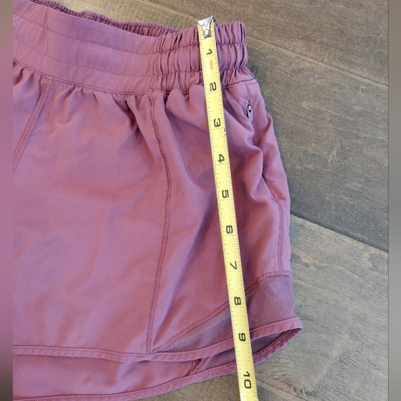 LULULEMON Women's Hotty Hot HR High Rise rose pink 4" Shorts - 6 - Picture 6 of 8